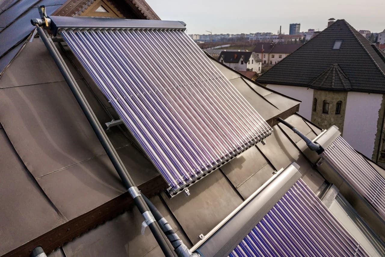 Renewable heating equipment for an efficient building